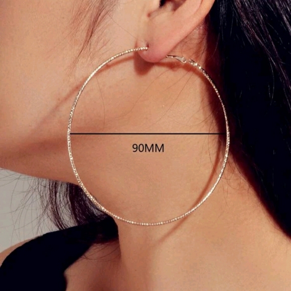 3 Pairs Glamorous Hoop Earrings - Picture 3 of 4